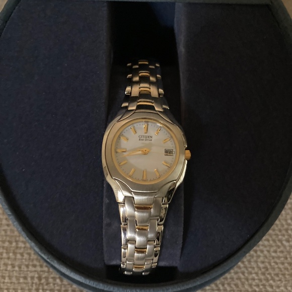 Eco-Drive Women's Corso Two-Tone Stainless Steel Bracelet Watch 28mm NIB🔥 - Picture 2 of 4
